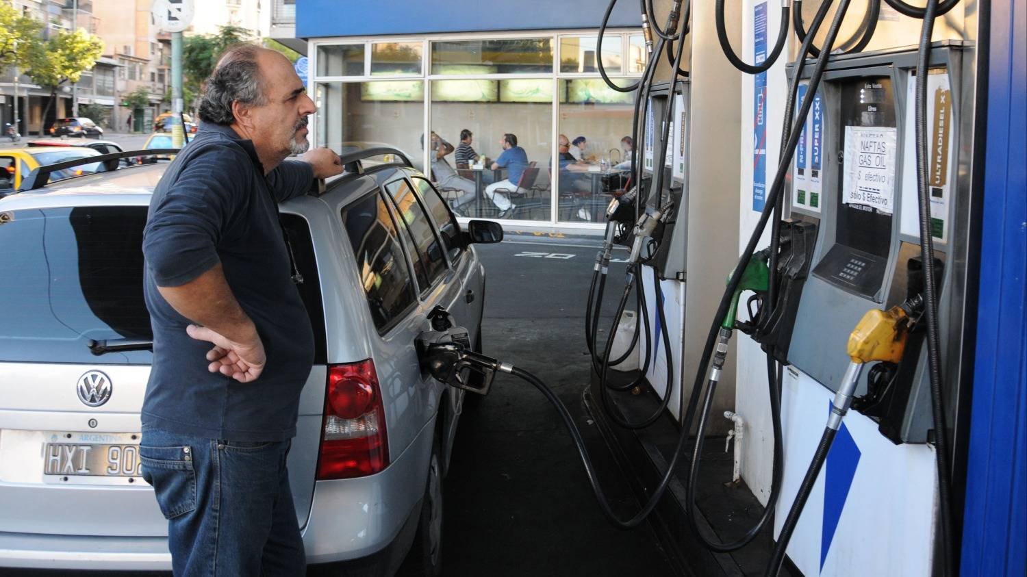 La venta de combustibles cayó por tercer mes consecutivo