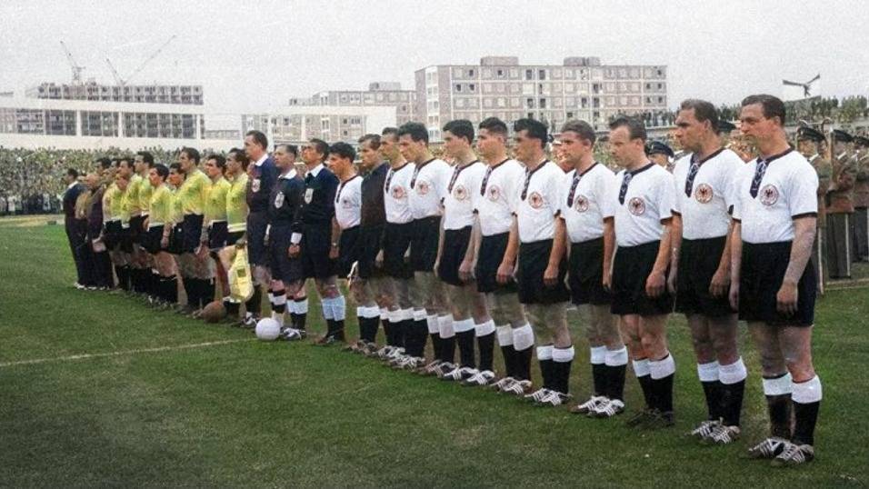 En épocas de TV en blanco y negro, la Selección argentina tuvo que jugar de amarillo ante Austria