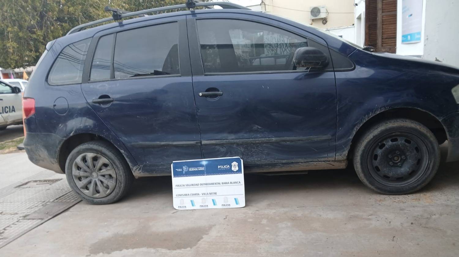 Detuvieron a un joven que manejaba un auto robado y llevaba droga