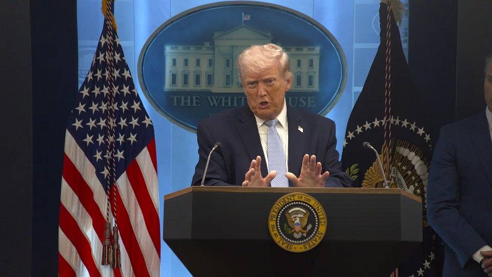 Trump analiza un borrador de acuerdo con Irán para lograr una tregua en Medio Oriente