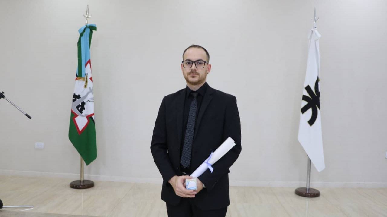 Un Ingeniero Civil, con el mejor promedio en la Colación de Grados