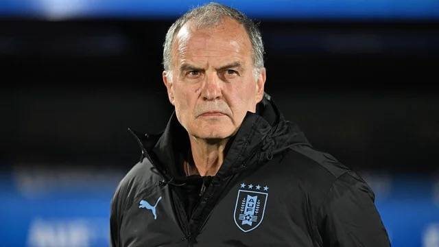 Con una polémica, Bielsa presentó la lista de Uruguay para el Mundial