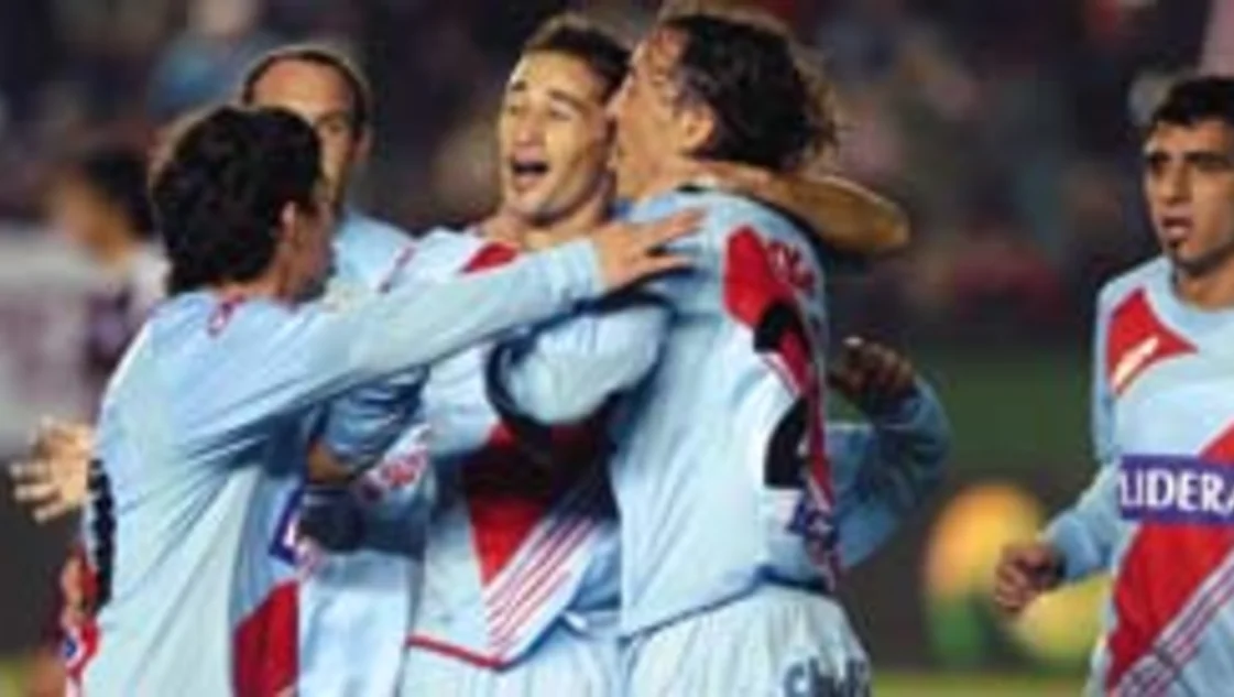 Arsenal se inspiró y bajó a Lanús de la cima