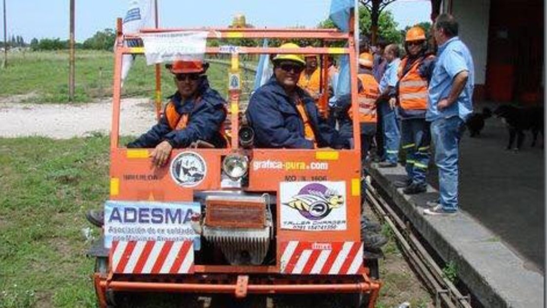 12 ferroviarios comenzaron una travesía de Bahía a Tucumán en zorra 12 ferroviarios comenzaron una travesía de Bahía a Tucumán en zorra