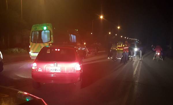 Dos personas debieron ser hospitalizadas tras un choque entre un auto y ...