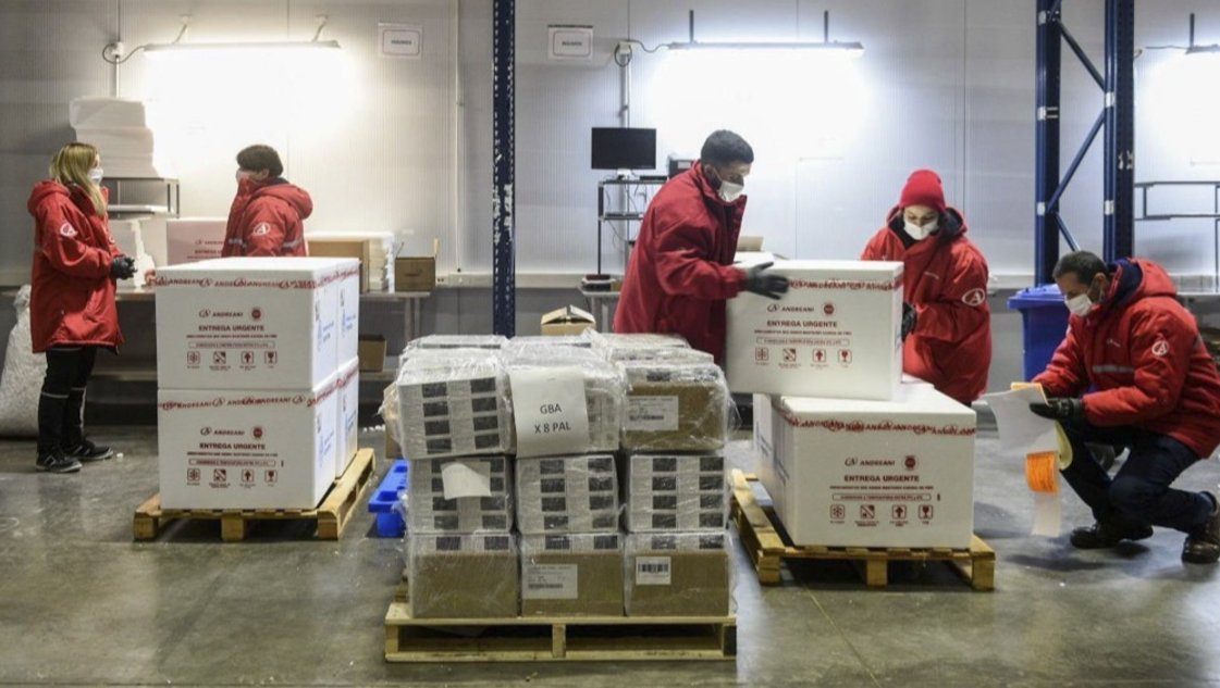 Vizzotti anunció que el lunes llegan casi un millón de dosis de AstraZeneca