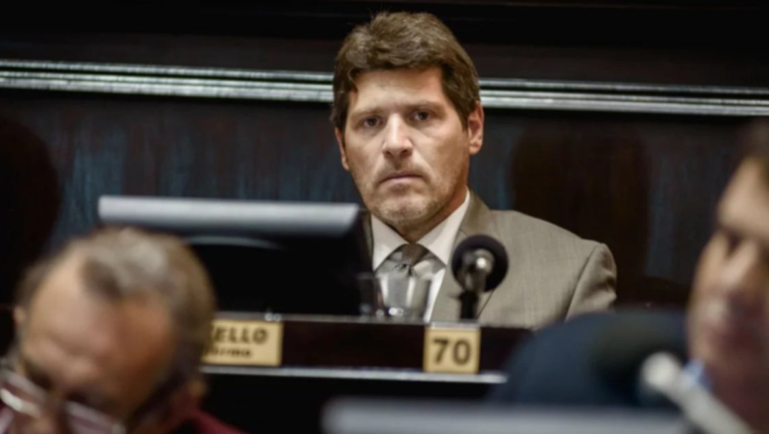 Castello: "Inclusivo es poner gas en las escuelas y no estar hablando como un papanatas con la 'e' o el arroba" Castello: "Inclusivo es poner gas en las escuelas y no estar hablando como un papanatas con la 'e' o el arroba"