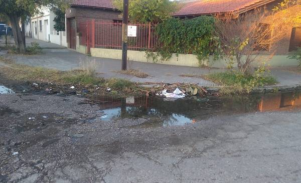 Reclaman desde hace un año por una pérdida de agua en el barrio San ...