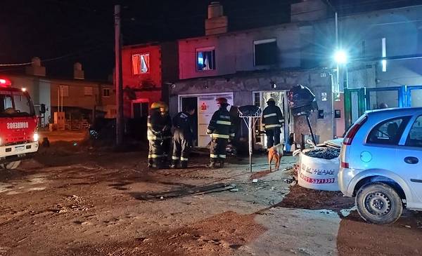 Dos dotaciones de bomberos trabajaron en el incendio de una vivienda ...