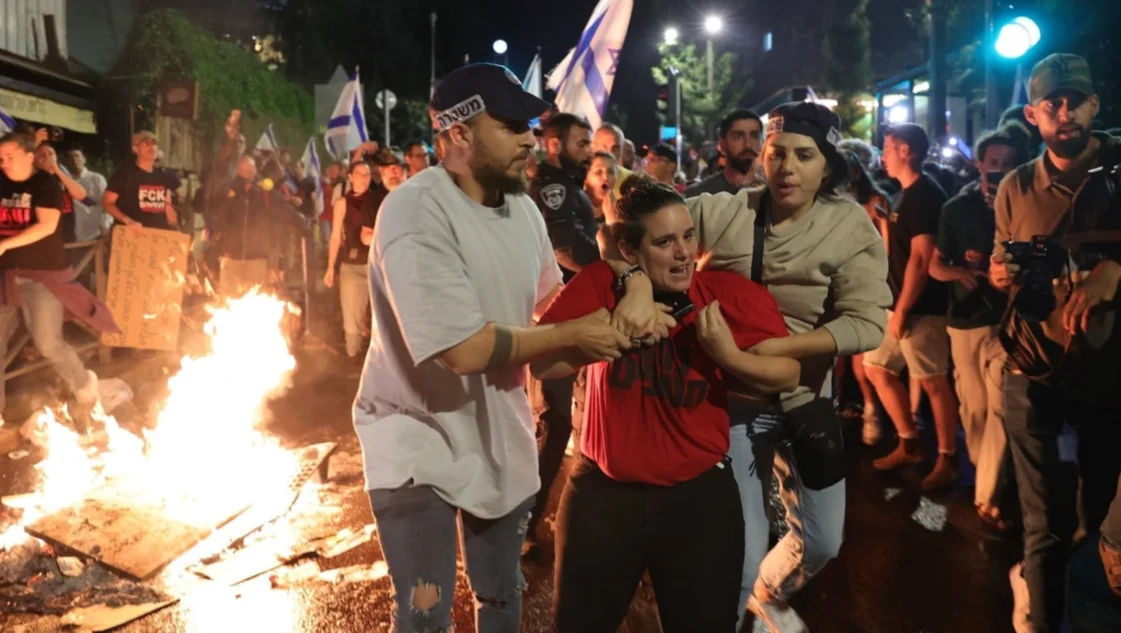 Las calles de Jerusalén arden contra el gobierno de Netanyahu Las calles de Jerusalén arden contra el gobierno de Netanyahu
