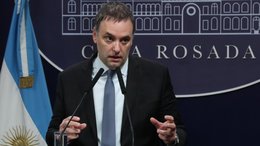 “Hoy los jubilados le están ganando a la inflación”, afirmó Adorni