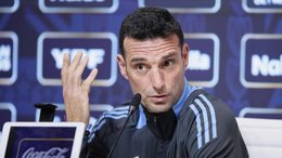Scaloni, sobre la polémica por los juveniles que se sacaron una foto con Malcorra: “Tendría que ser normal”