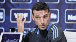 Scaloni, sobre la polémica por los juveniles que se sacaron una foto con Malcorra: “Tendría que ser normal”