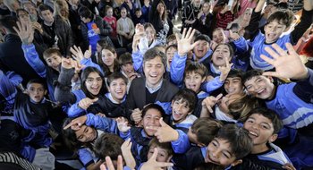 De cara a las elecciones, Kicillof advirtió: “En una boleta va a decir más obras y en la otra, cero”