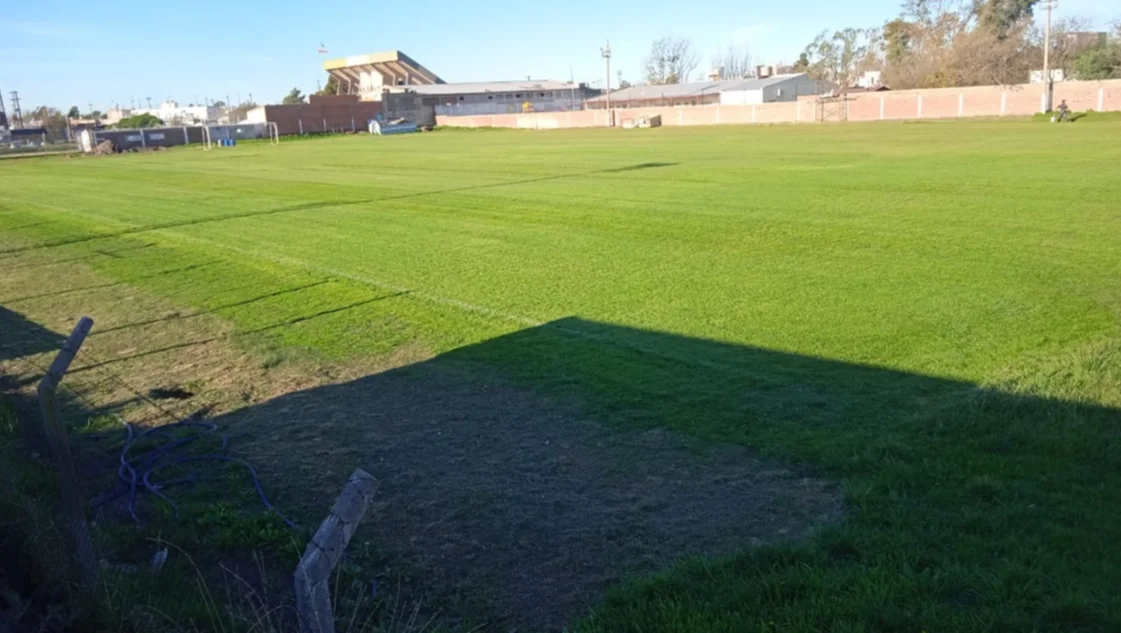 En Comercial creer es crecer y se renueva desde abajo: ¡quedó hermosa la cancha auxiliar! En Comercial creer es crecer y se renueva desde abajo: ¡quedó hermosa la cancha auxiliar!