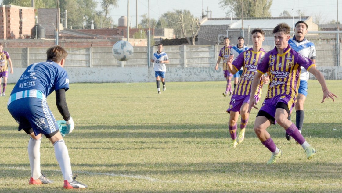 El pibe la tiene clara: “Gracias a mi familia me enamoré de la vida, del fútbol y de Tiro Federal” El pibe la tiene clara: “Gracias a mi familia me enamoré de la vida, del fútbol y de Tiro Federal”