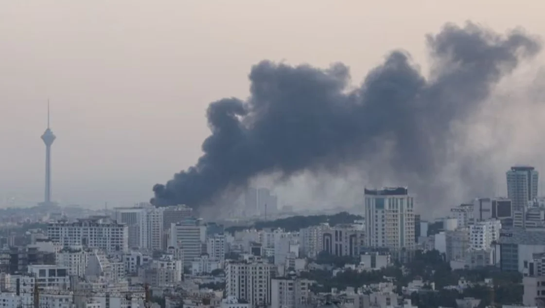 Alarma en Teherán: Israel atacó 20 instalaciones nucleares y de armamentos en la capital iraní Alarma en Teherán: Israel atacó 20 instalaciones nucleares y de armamentos en la capital iraní