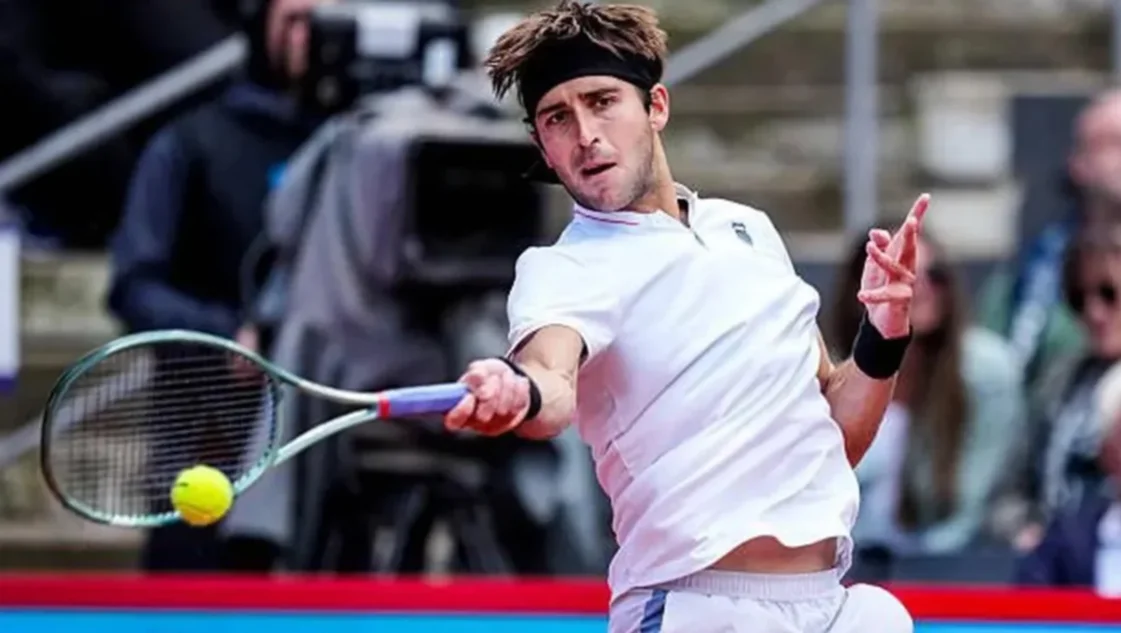 Etcheverry consiguió un gran triunfo ante Rublev y se metió en los cuartos de final del ATP 500 de Halle
