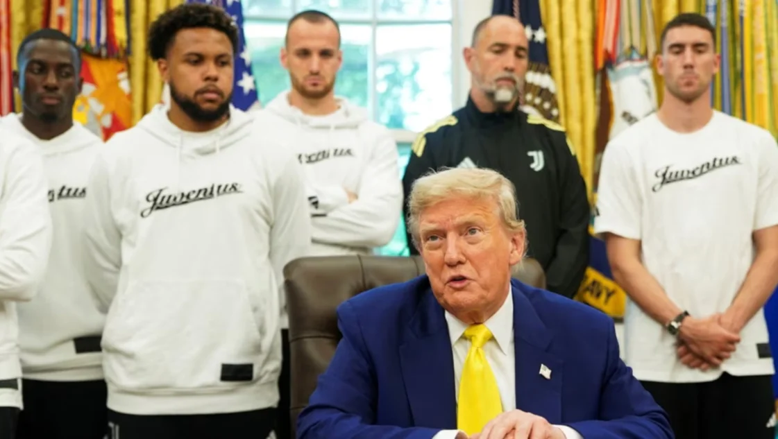 Los jugadores de la Juventus vivieron un incómodo encuentro con Donald Trump: “Empezó a hablar de Irán” Los jugadores de la Juventus vivieron un incómodo encuentro con Donald Trump: “Empezó a hablar de Irán”