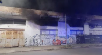 Se incendió una gomería y las llamas se propagaron hasta un taller mecánico en barrio Pacífico