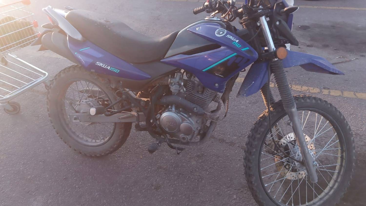 Pide ayuda para recuperar una moto robada que era su "medio de vida"