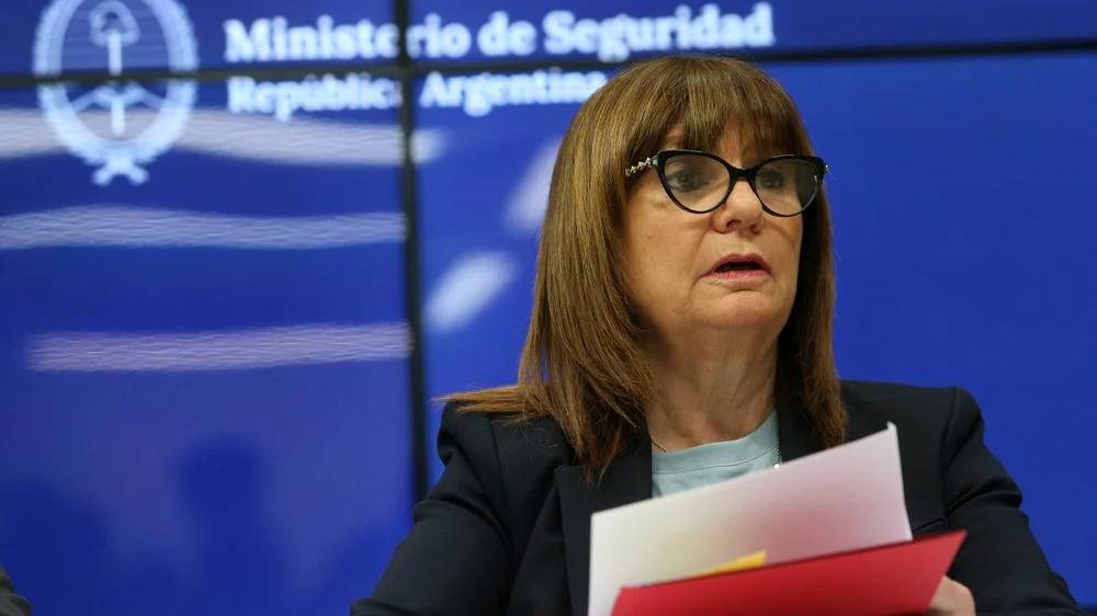 Bullrich le ofreció a Milei renunciar a la presidencia del bloque de LLA en el Senado