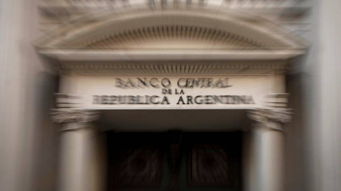 El Banco Central sumó más dólares y quedó al borde de completar la meta de reservas