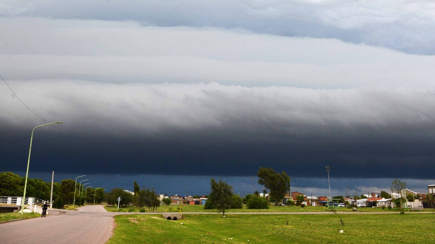 Advierten por lluvias y tormentas fuertes entre la noche del jueves y la mañana del viernes