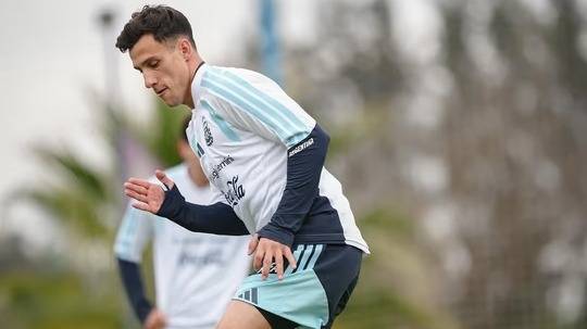Scaloni reservó a cuatro futbolistas por si surgen bajas de urgencia antes del debut