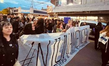 Multitudinaria adhesión a la marcha "Ni una menos" en Punta Alta