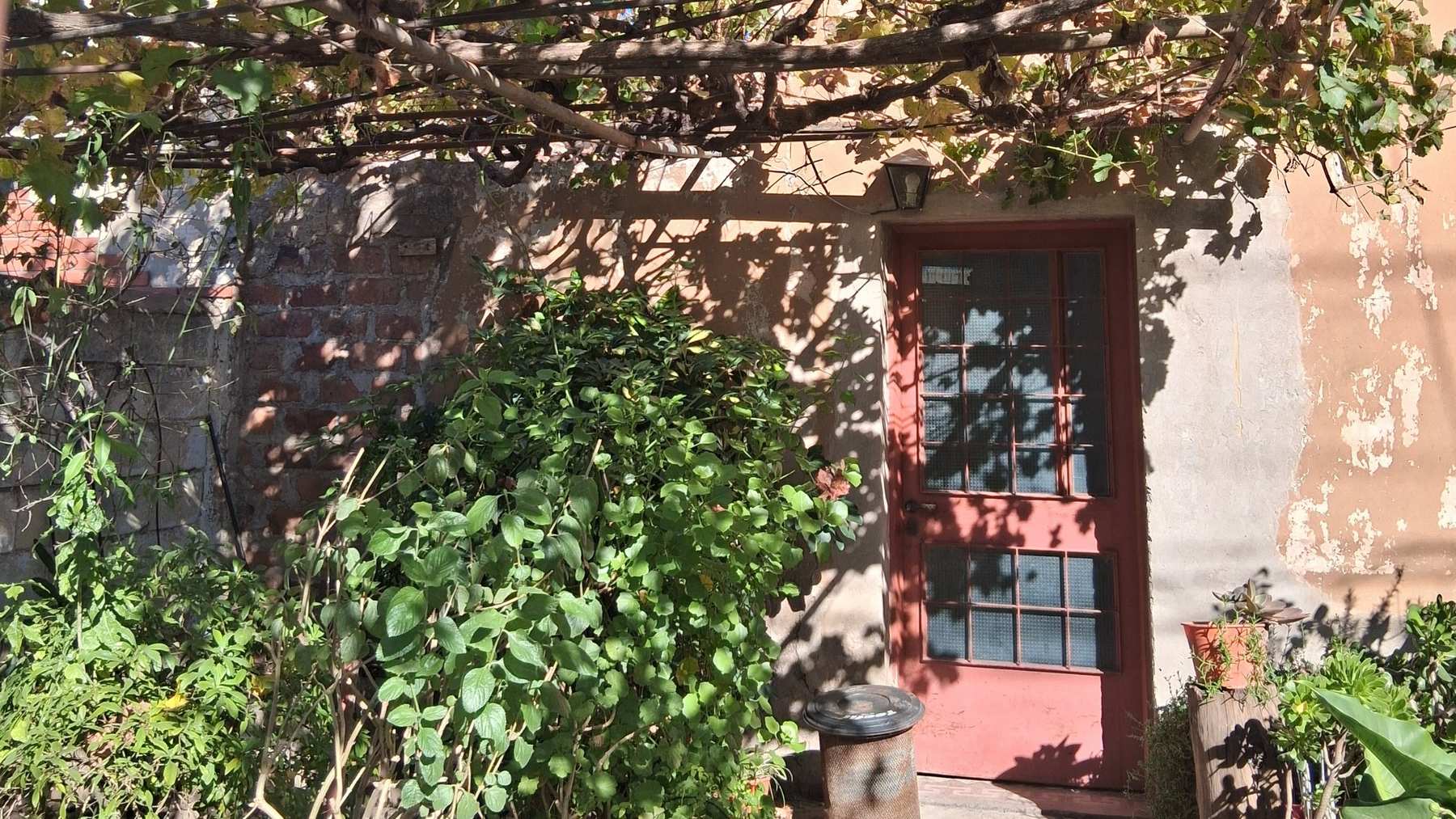 Caminando Avellaneda: la maravilla de las casas  Chorizo, el toque art decó y el auto de Mafalda