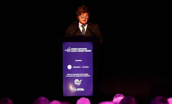 Milei promueve el desarrollo de la Inteligencia Artificial en Argentina, pero "sin regular
