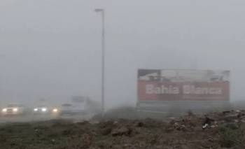 La niebla se hizo sentir durante la noche y podría continuar hasta el mediodía