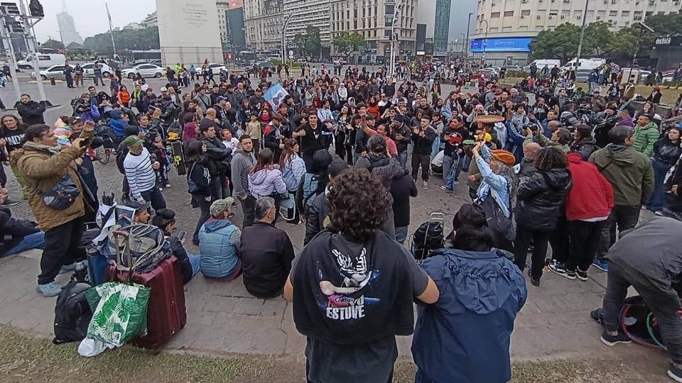 Incidentes y ocho detenidos en el Obelisco durante el banderazo por el Indio