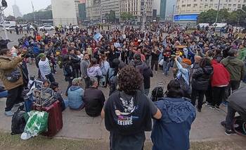 Incidentes y ocho detenido en el Obelisco durante el banderazo por el Indio