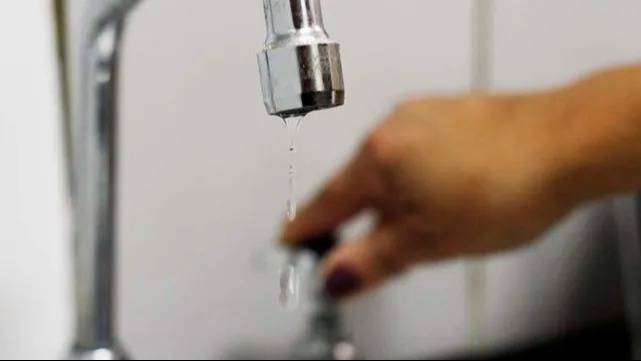 La baja presión de agua se sentirá en varios sectores de Bahía Blanca hasta el viernes