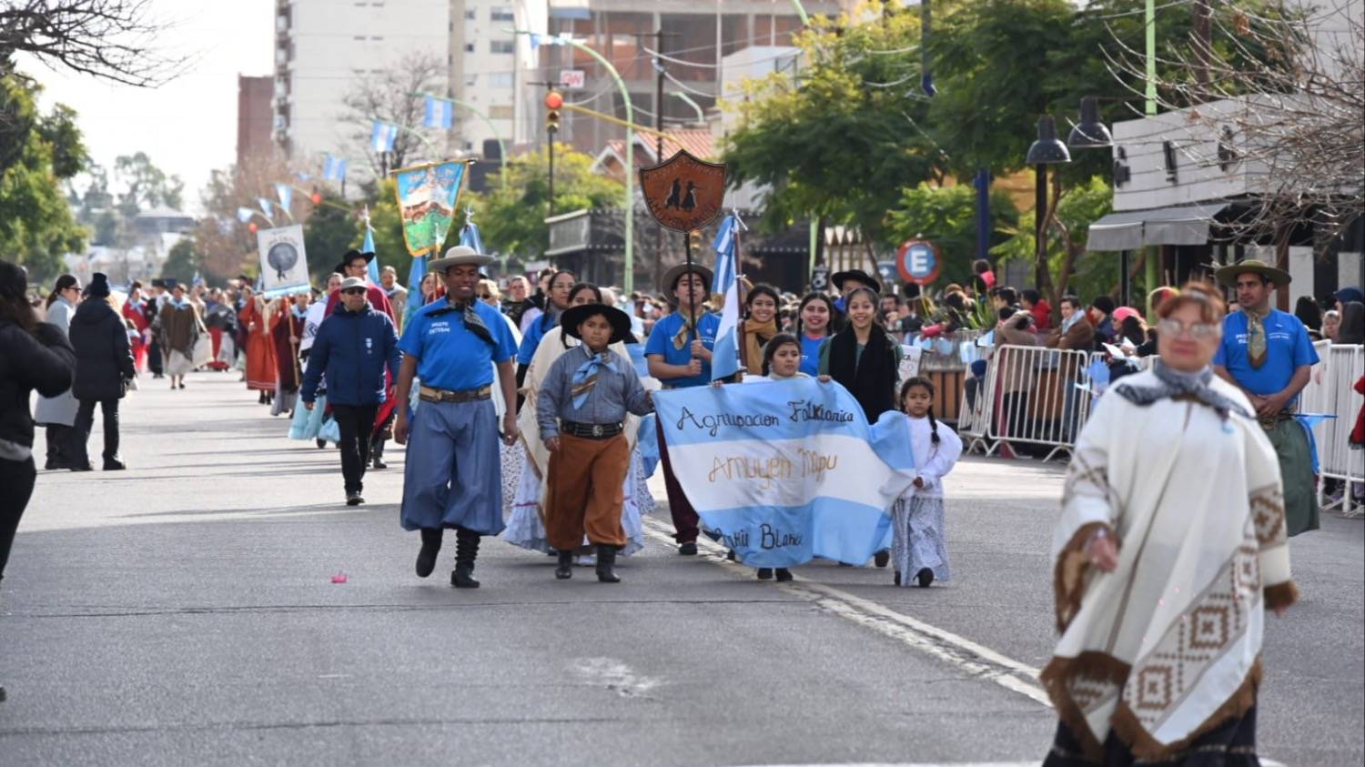 Convocatoria a instituciones para participar del desfile del 9 de Julio