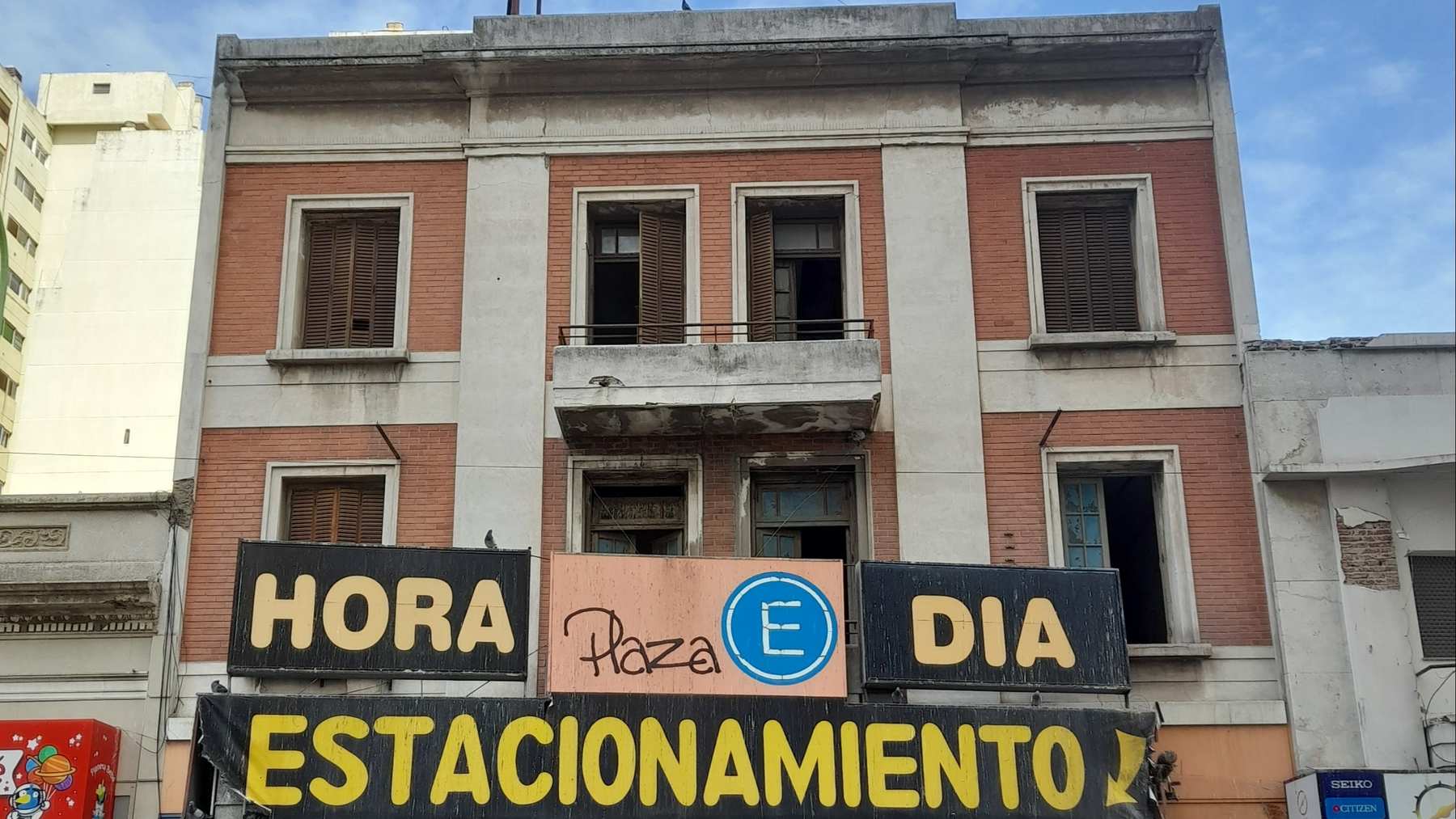 El adiós al edificio de la Pitman