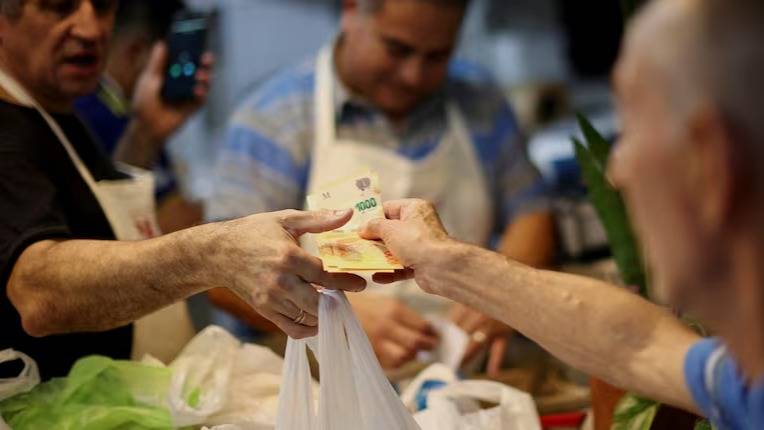 Se desaceleró por segundo mes consecutivo: la inflación de mayo fue de 2,1% y acumula 14,7% en el año