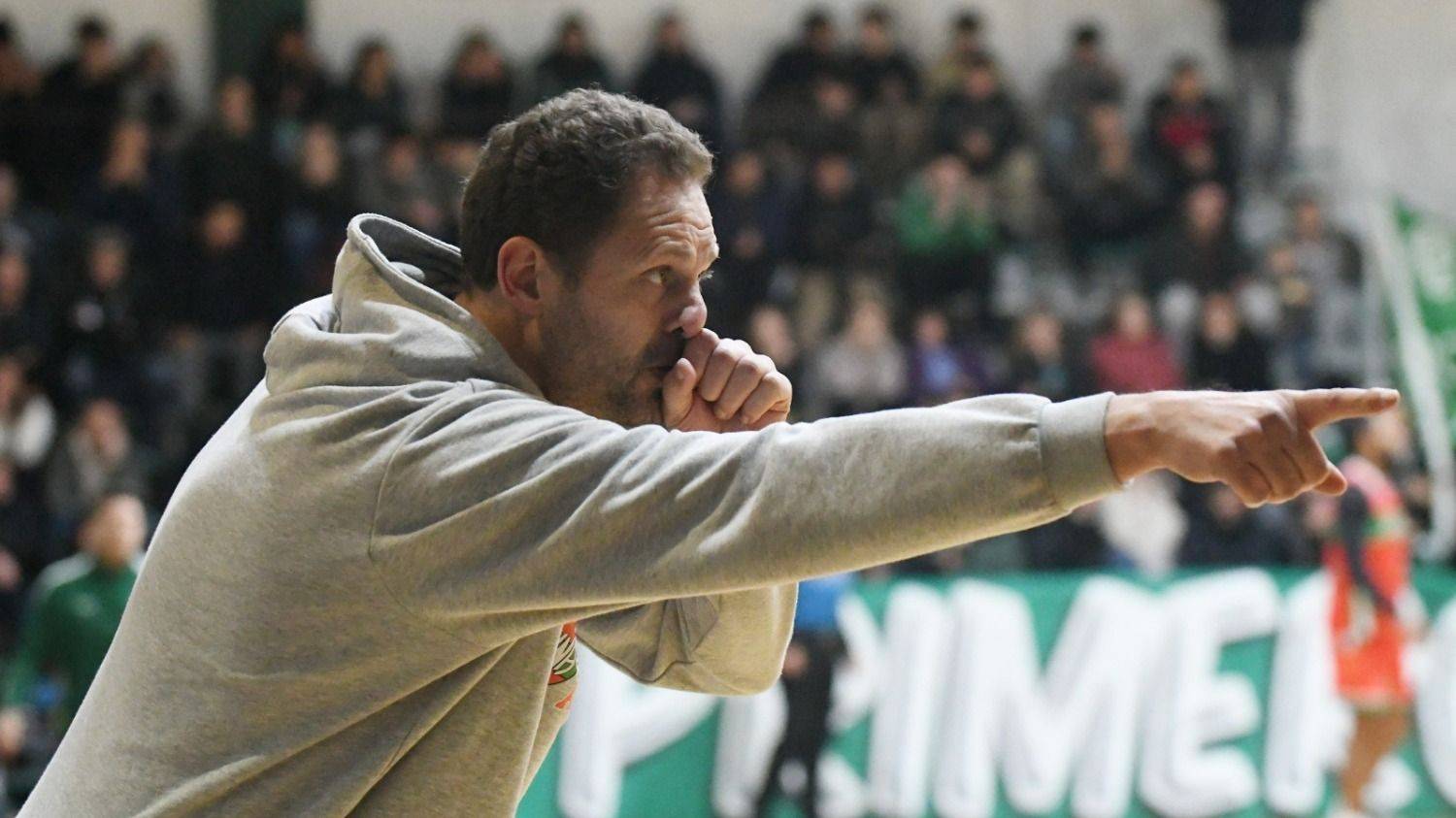 Pancho Jasen, el DT: qué hace en Alem,  una crítica mirada del básquetbol local y el cruce con Estrella