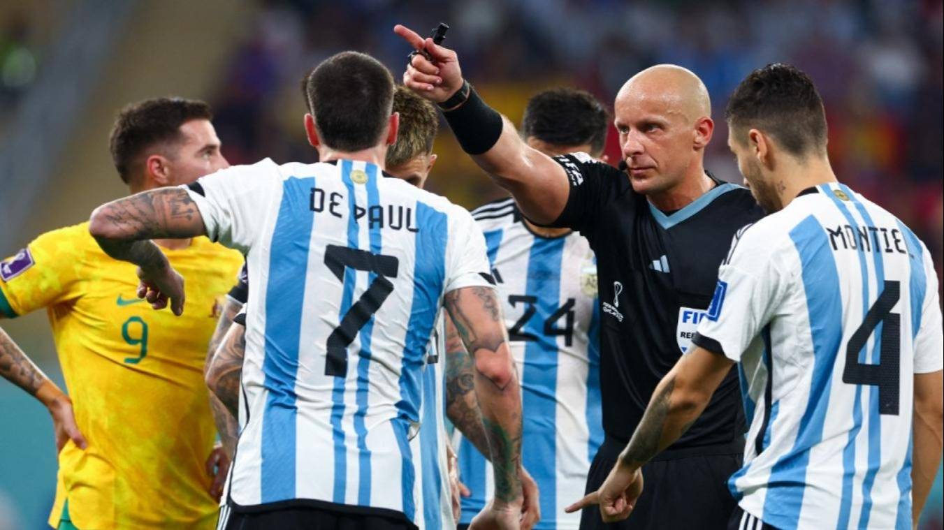 ¡Qué buen recuerdo! Quién es el árbitro que dirigirá a la Argentina en el debut frente a Argelia