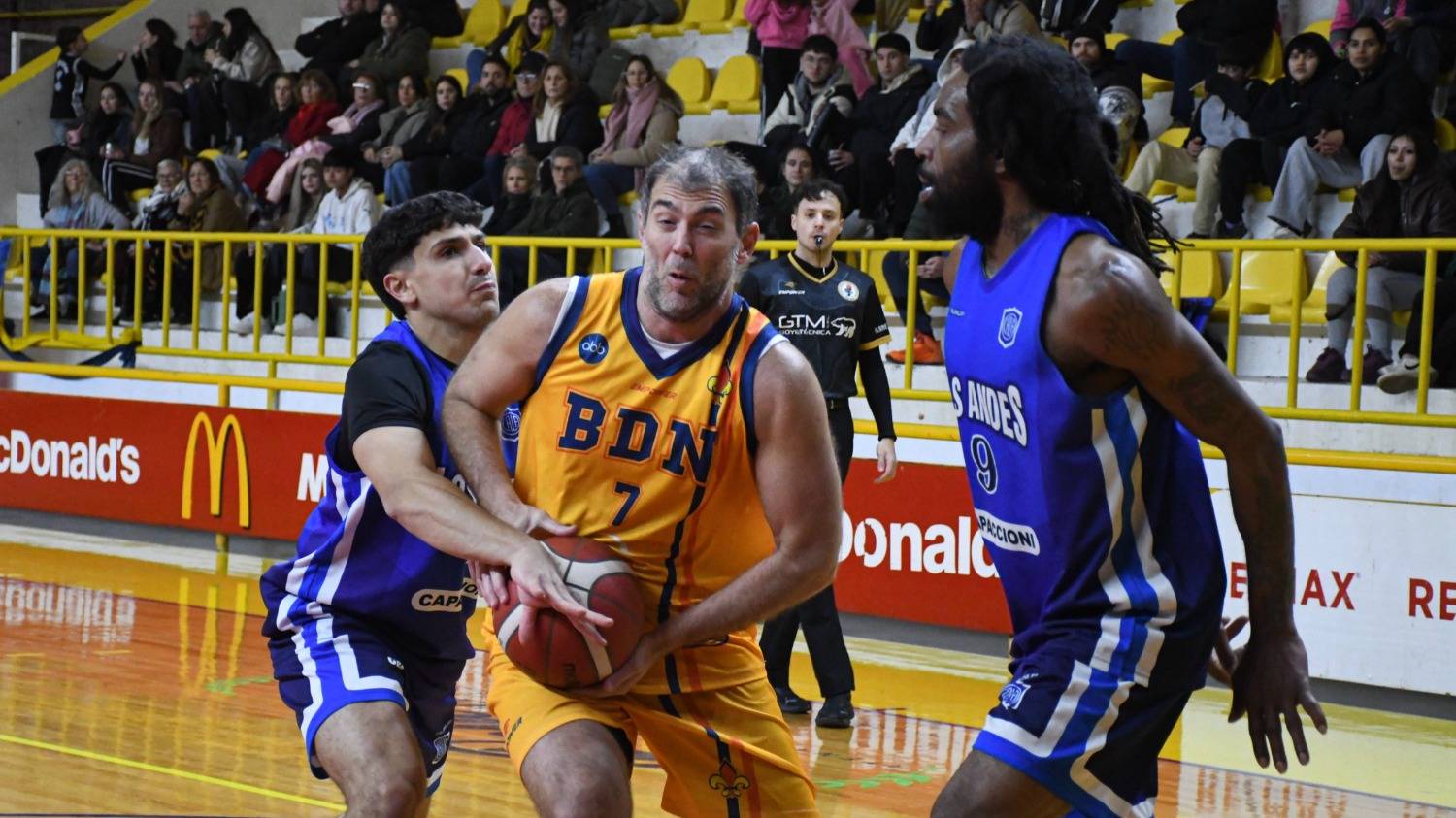 Tres victorias locales y una visitante en el inicio de los cuartos de final de la LBB Bronce