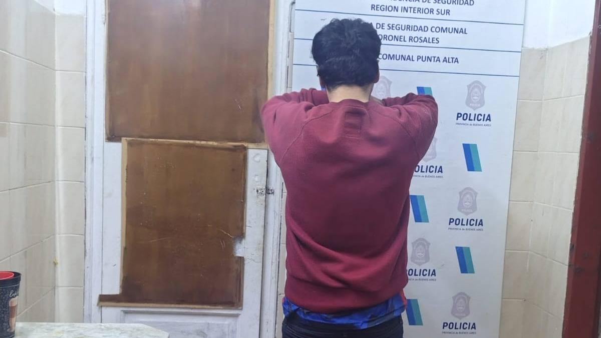 Un hombre con antecedentes delictivos fue detenido por entrar a dos casas