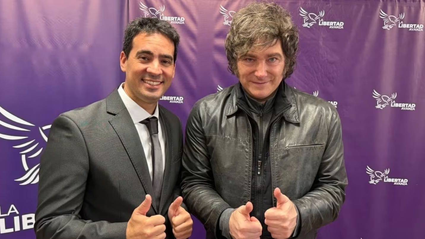 Quién es y cómo piensa el economista que eligió Javier Milei para ser su nuevo vocero presidencial