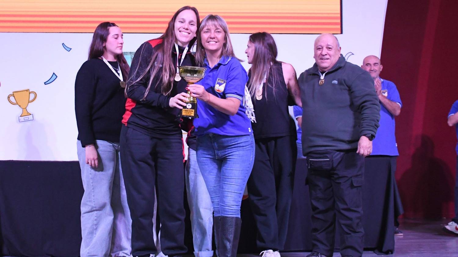 La Asociación Bahiense de Hockey premió a los mejores del Apertura y homenajeó a Mauro Etulain