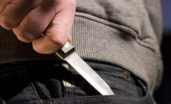 Arrestaron a un chico que robó un celular armado con un cuchillo - La Nueva