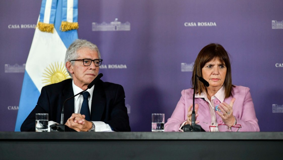 Cúneo Libarona y Bullrich presentaron el proyecto de juicio en ausencia para delitos graves Cúneo Libarona y Bullrich presentaron el proyecto de juicio en ausencia para delitos graves