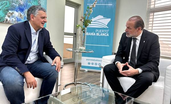El intendente mantuvo una jornada de trabajo con el presidente de YPF ...
