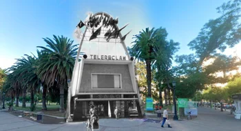 La curiosa historia del Monumento a la Alpargata en la plaza Rivadavia