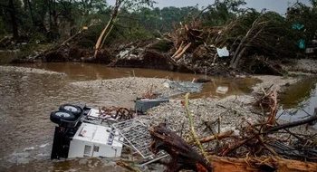 Inundaciones en Texas: 80 muertos y desesperada búsqueda de más de 40 desaparecidos